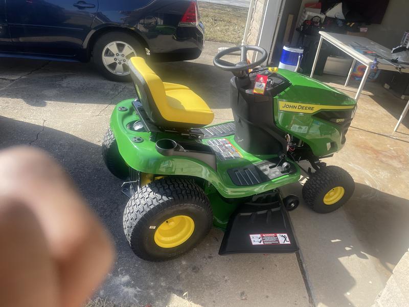 John Deere S100 lawn tractor photo shared by Djbnard